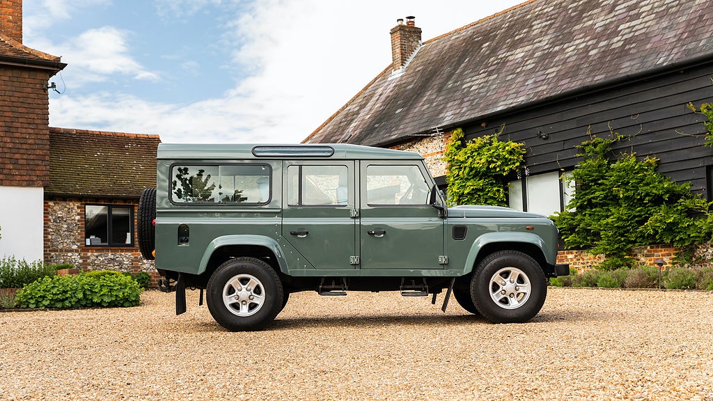 Land Rover Defender har tidigare tillhört hertigen av Edinburgh, prins Philip. Foto: Collecting Cars
