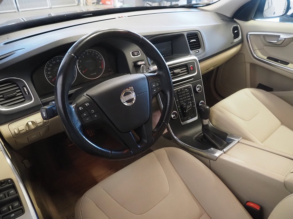 Volvo S60 T3 Kinetic 150hk | Låga mil | 2012