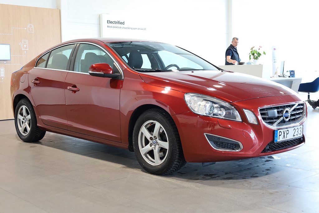 Volvo S60 T4F 180Hk Momentum Navi VOC PDC K-remsbytt 2013