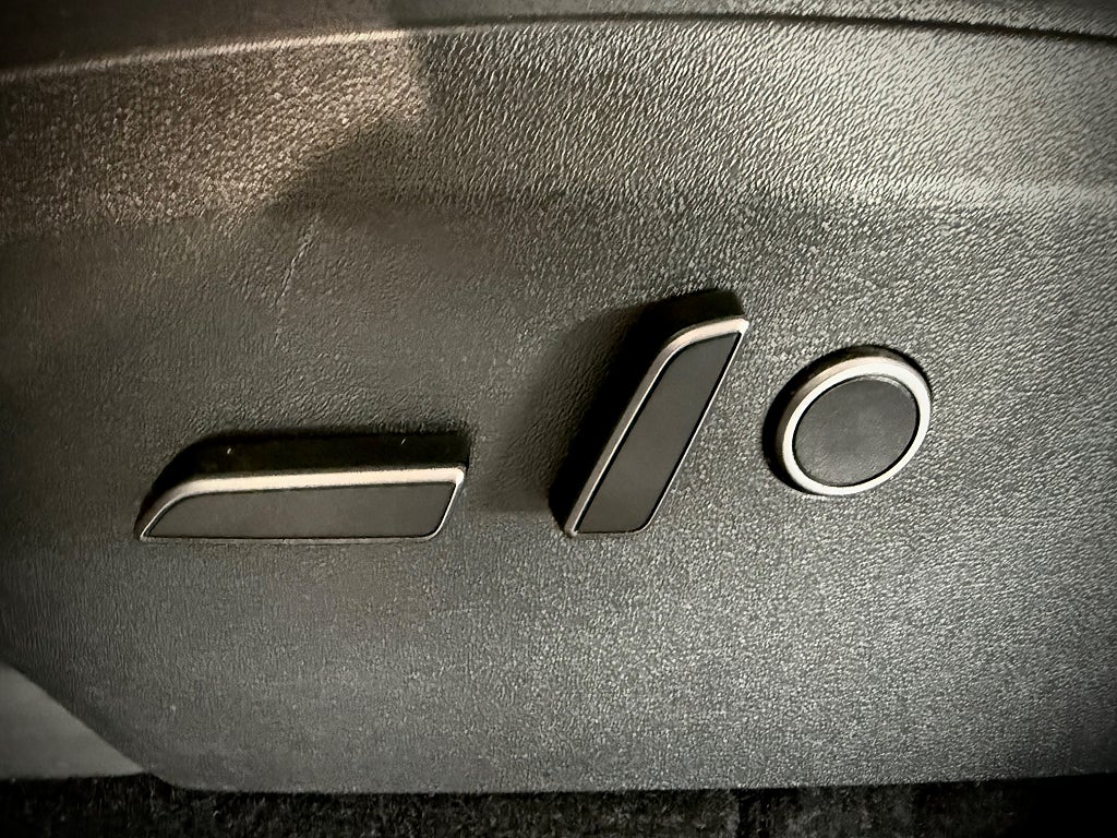 Tesla Model Y Long Range AWD Glastak 514hk - bild 24
