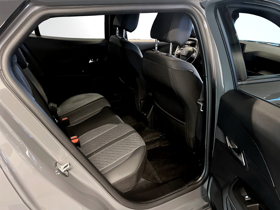 Bild på Peugeot 2008 Allure 1.2 PT 130hk B-KAMERA CARPLAY