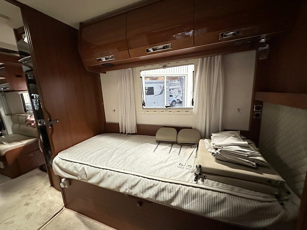 Rapido 7065 F Automat Alde taksäng Låga sängar toa bak thumbnail