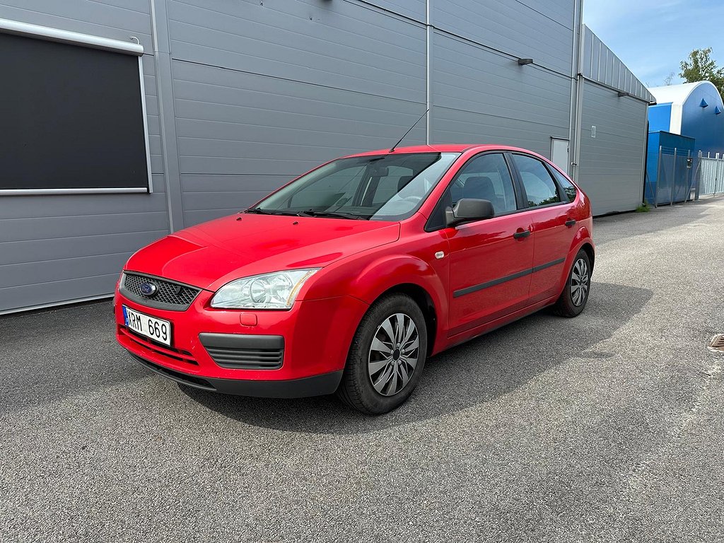 Ford Focus 5-dörrars 1.6 Nybesiktad   825kr/24mån Räntefritt