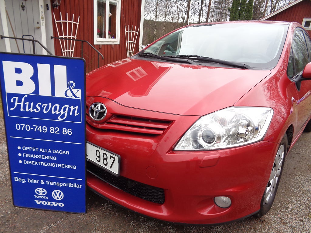 Toyota Auris 5D FULLSERVAD/FÖRBR 0.45 L PER MIL/FINANS/INBYTE/6-VXL 