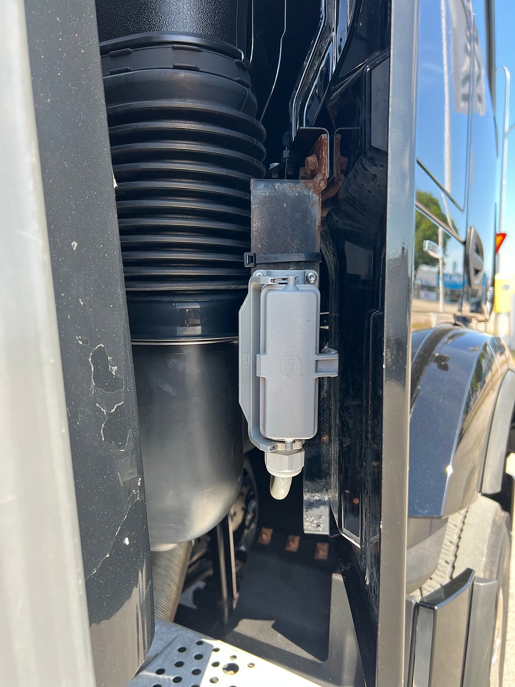 Mercedes-Benz Arocs 3251 Tridem Lastväxlare, Fullt Plogutrustad