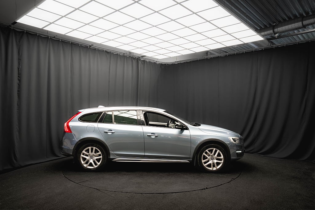 Volvo V60 Cross Country D4 AWD SUMMUM LÄDER DRAG ELSTOL D-VÄRMARE
