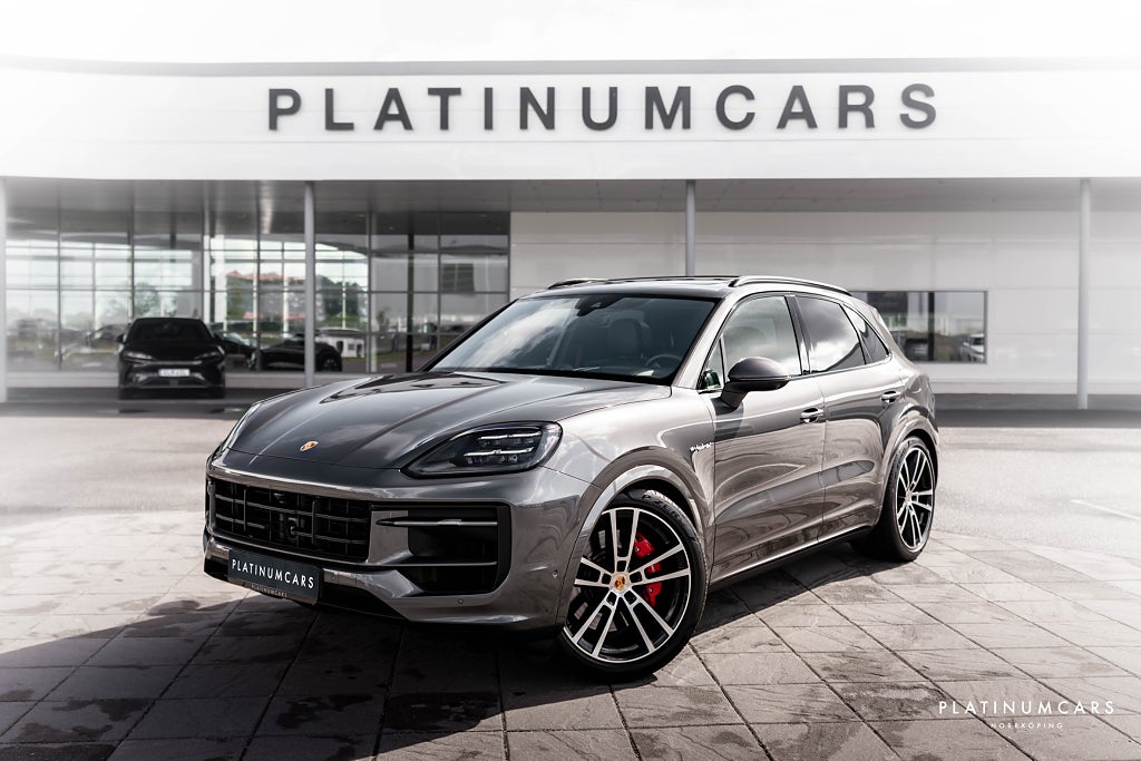 Porsche Cayenne S E-Hybrid 520hk / SportDesign / BOSE / Pano / Drag / HUD