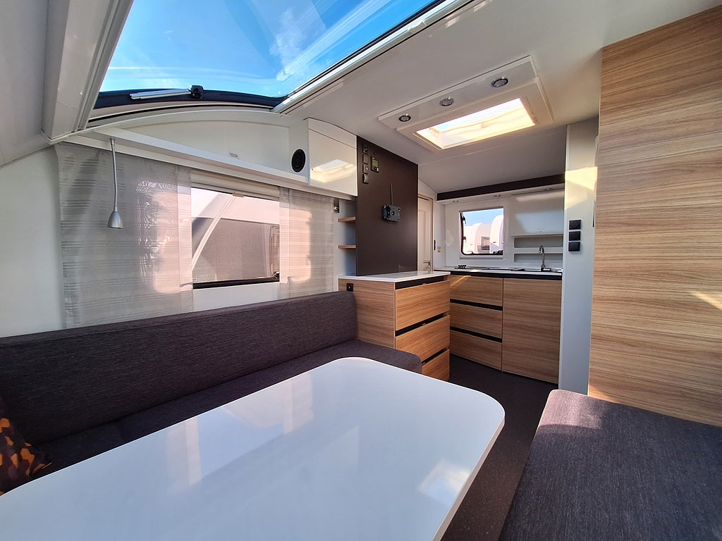 Adria Action 391 LH Dinette, Soltak