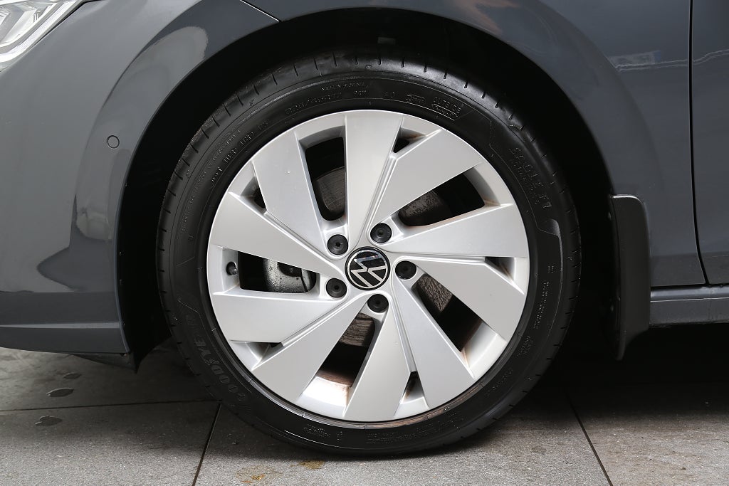 Volkswagen Golf 1,5 eTSI 150hk Sportscombi Aut Kamera Leasbar 2026