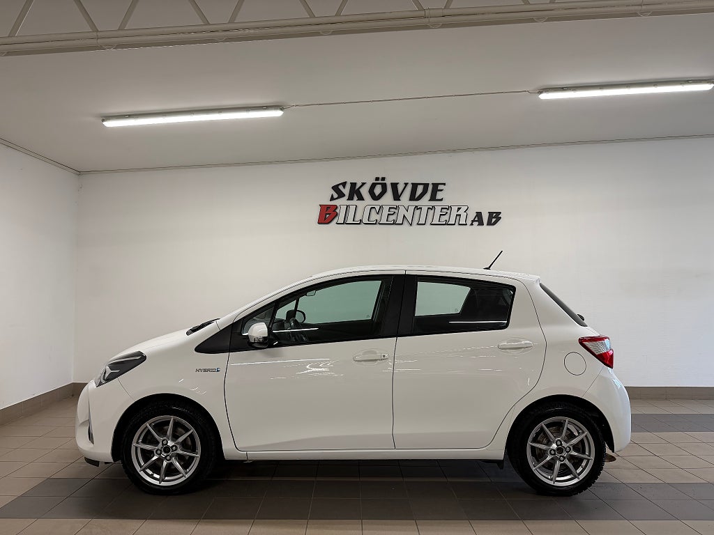 Toyota Yaris Hybrid e-CVT Active/Automat/Backkamera/Motor&Kupevärm..