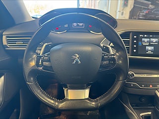 Peugeot 308 SW 1.2 Allure Panorama M-värmare Drag P-sens S&V