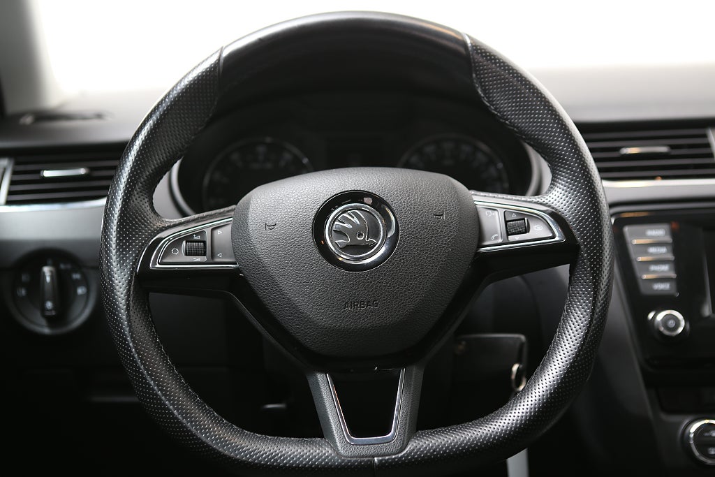 Skoda Octavia 1,2 TSI Elegance Kombi Aut Motorvärmare 2015