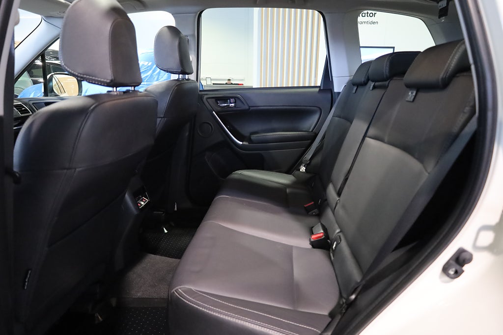 Subaru Forester 2.0 4WD XT 240 HK Drag M-Värme Pano Navi H&K Kamera 2018