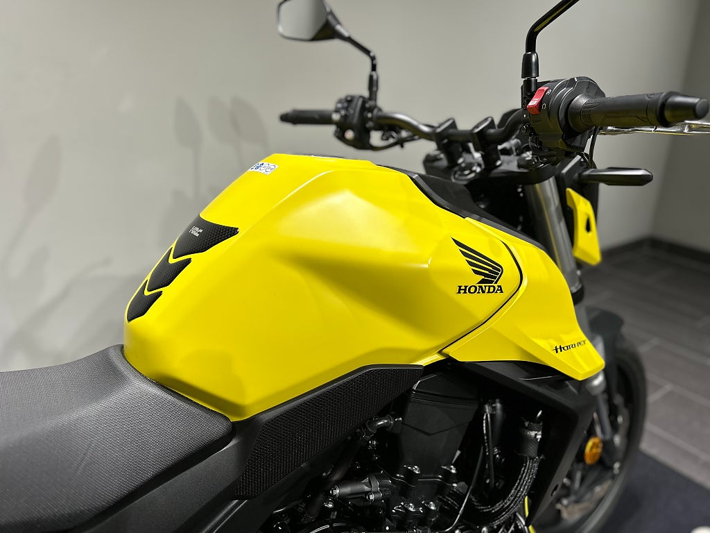 Honda CB750 Hornet / Helsystem/ Handtagsvärme /Quickshifter /Räntefri