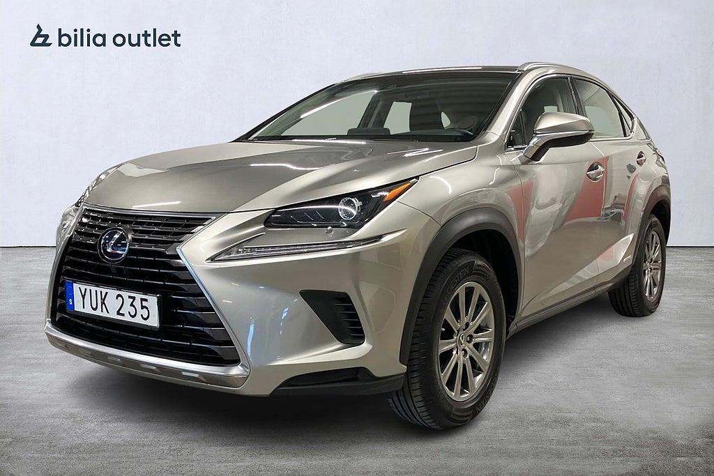 Lexus NX 300h AWD 2.5 AWD E-CVT Comfort B-kamera Adaptiv