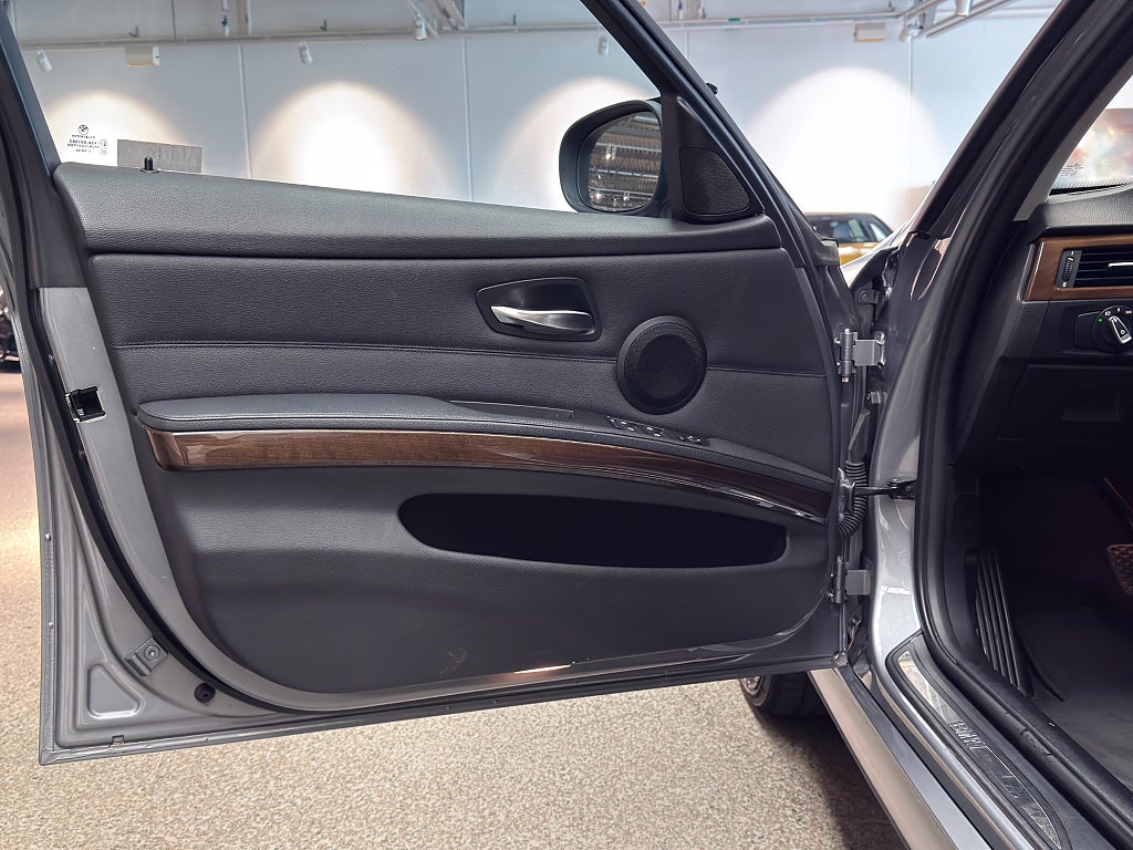 BMW 335i xDrive Touring 306hk | Drag | Fullservad