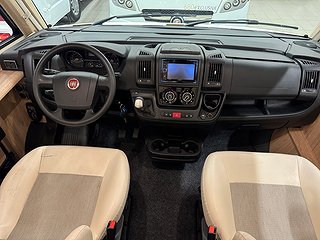 Husbil-integrerad Eura Mobil IL 730EB 150HK AUT 3 av 21