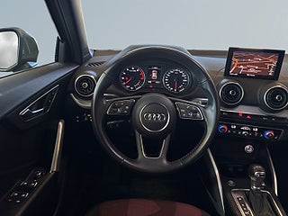 Audi Q2 40 TFSI quattro S S&V/Värmare/Navi/Kamera/Keyless/Drag – bild 9