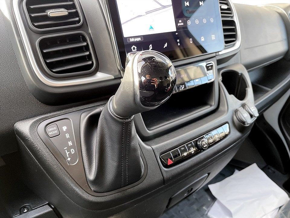 Bild på Peugeot Boxer Volymskåp BG-Lyft 180hk Aut - OMGÅENDE LEVERANS!