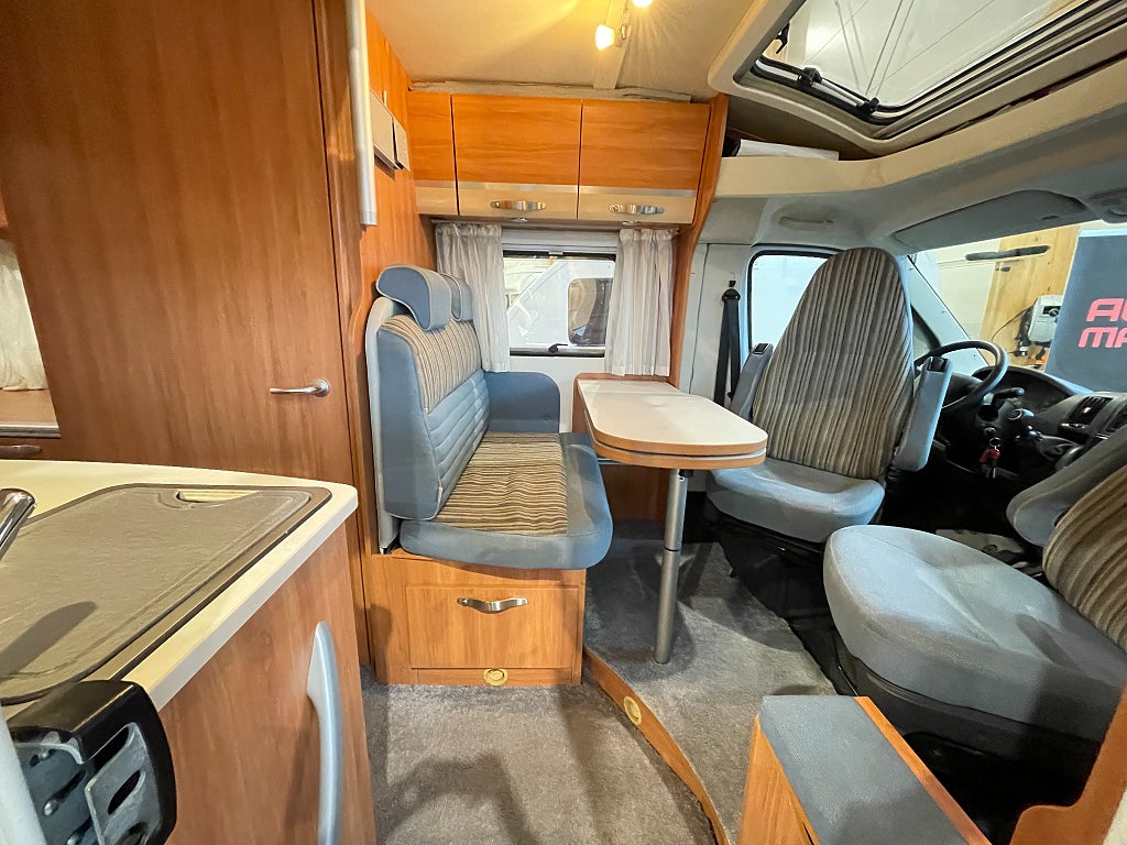 Hymer Compact 408 / Litium / B-kort / Höj och sänkbar säng /   - Hymer