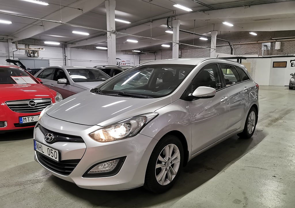 Hyundai i30 Kombi 1.6 GDI Business Euro 3& Nyservad & Dragkrok 