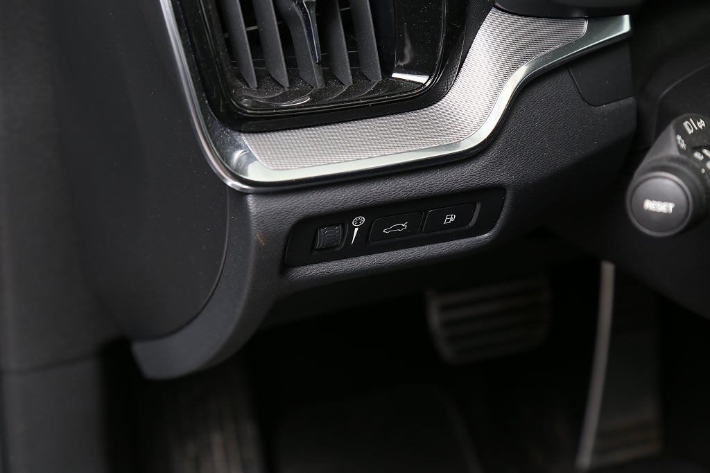 Volvo V60 Recharge T6 AWD 340hk R-Design |Navi|Kamera|Voc| 2022