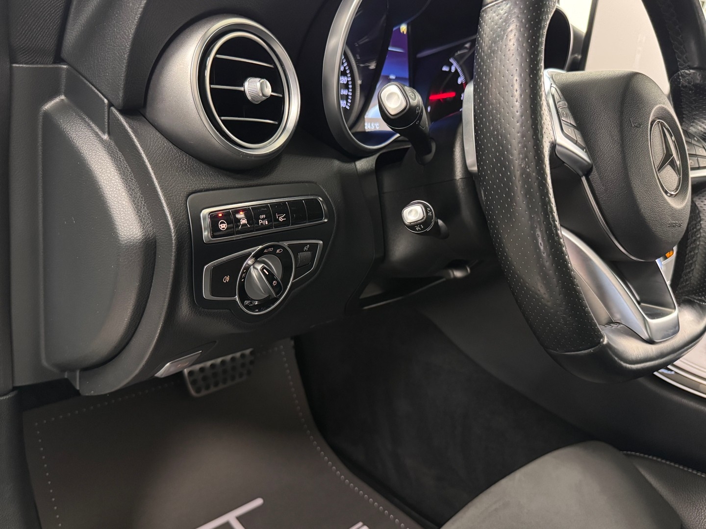 Mercedes-Benz C 300 Coupé AMG Pano 2016, bild 7/36
