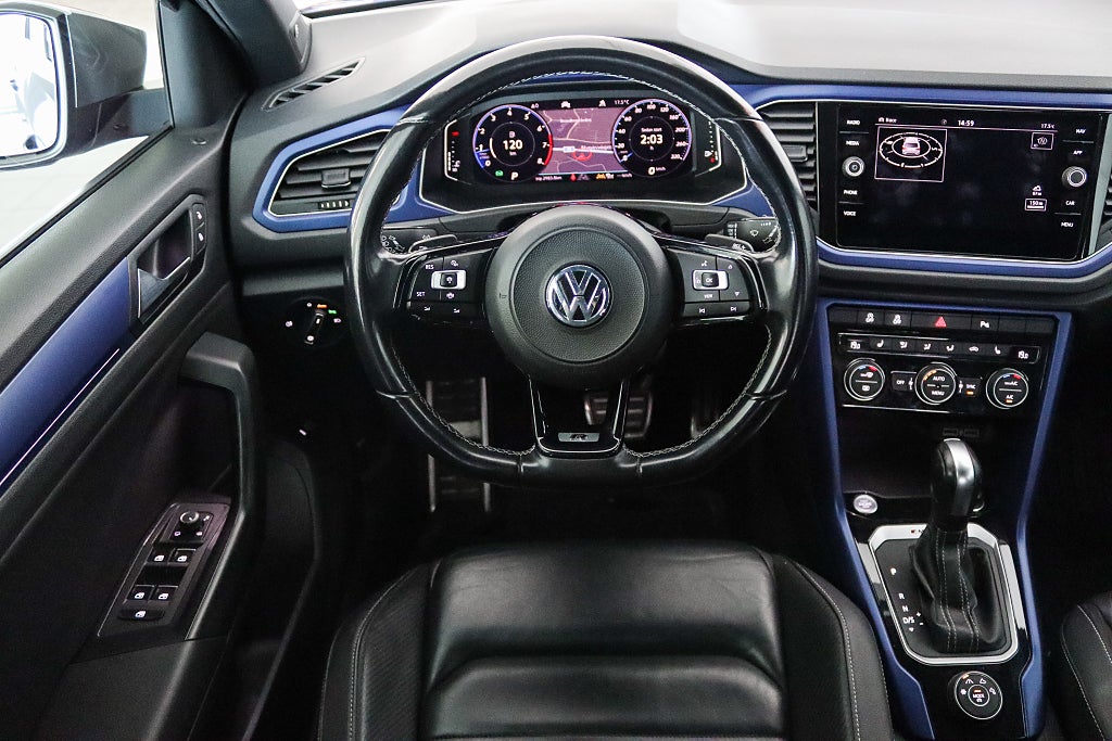 Volkswagen T-Roc R 2.0 TSI Akrapovic 4M Cockpit Beats Drag