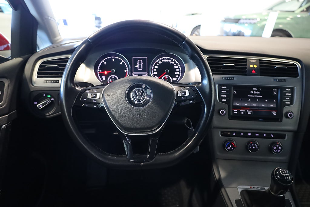 Volkswagen Golf 5-dörrar 1.6 TDI  4Motion Drag Värmare Blåtand Carplay 2016