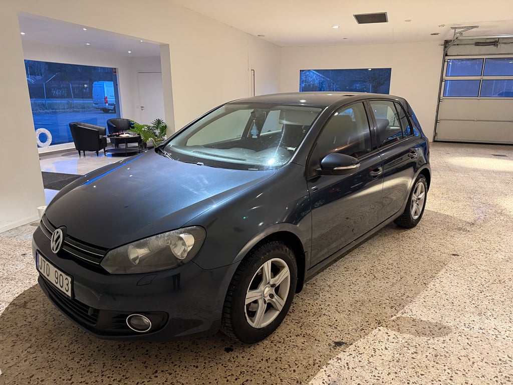 Volkswagen Golf  1.6 lågamil välvårdad 