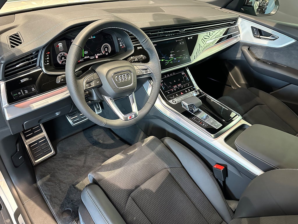 Audi Q8 50 TDI quattro S Line Panorama B&O Värmare Drag - bild 3
