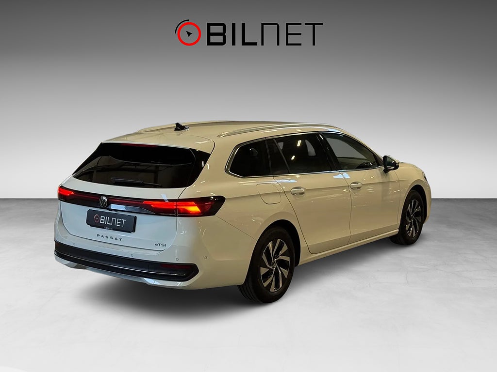 Volkswagen Passat Sportscombi 1.5 eTSI *3,99%* Business Moms Värmare Drag