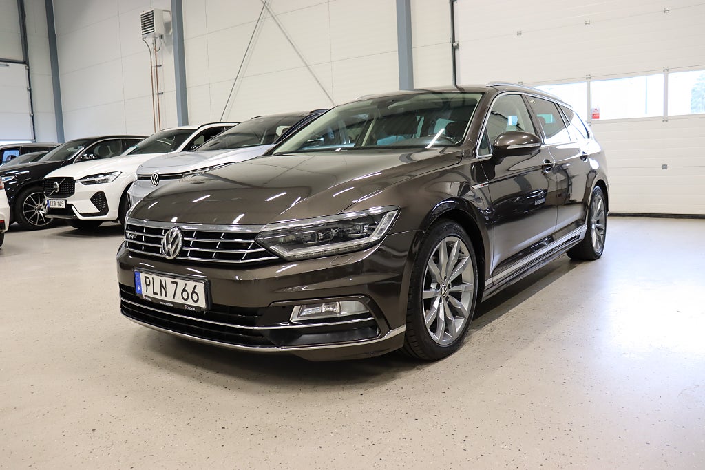 Volkswagen Passat 2.0 TDI R-Line 4M GT Cockpit Döda-V D-Värm Drag 190hk