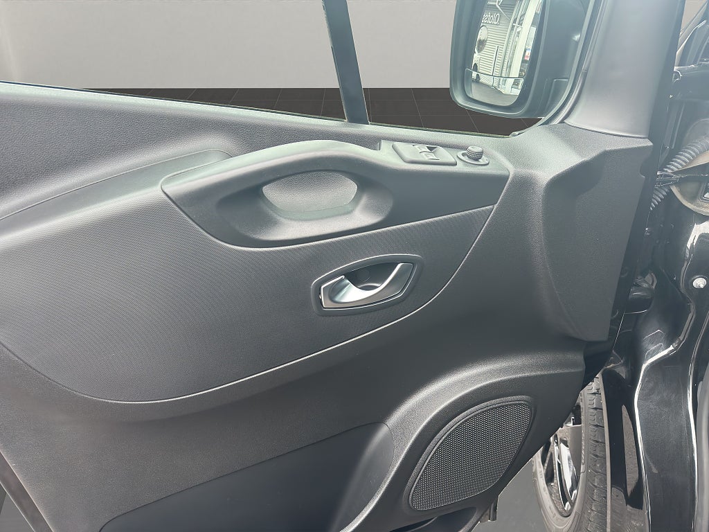 Renault trafic Skåpbil 3.0t 2.0 170hk dCi EDC  Racing Spirit - bild 15