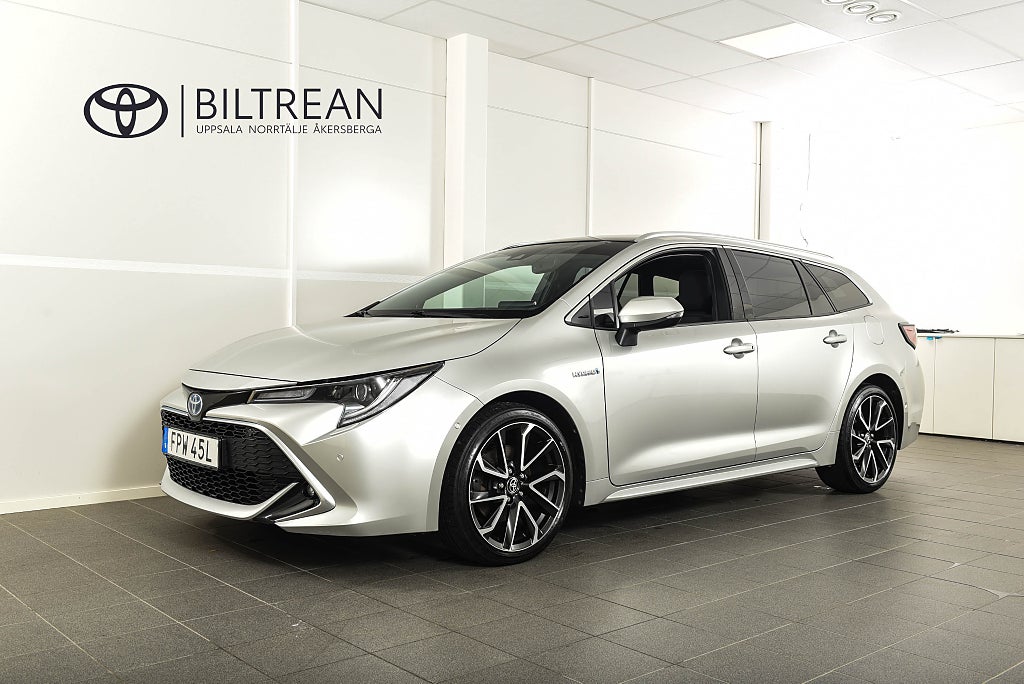 Toyota Corolla Kombi 2,0 Elhybrid Executive Panorama Navi 184hk
