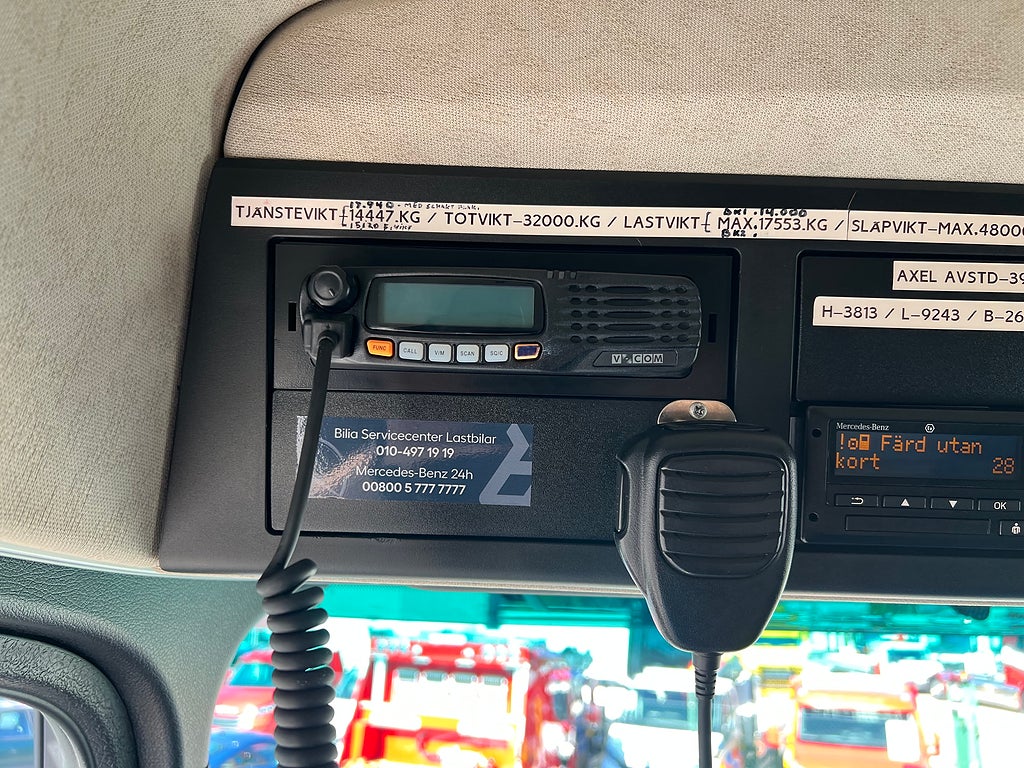 Mercedes-Benz Arocs 3251 Tridem Lastväxlare, Fullt Plogutrustad