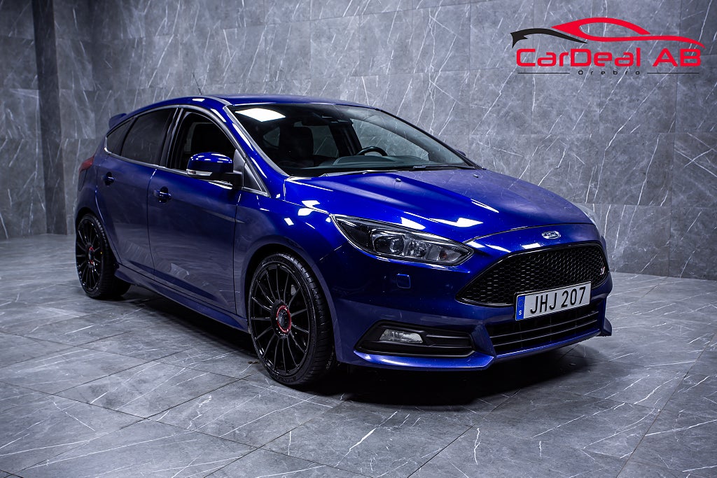 Ford Focus ST 250hk Kamera Navi SONY Recaro Skinn