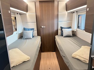 Husbil-halvintegrerad Adria Coral 670 SLT Supreme 19 av 37