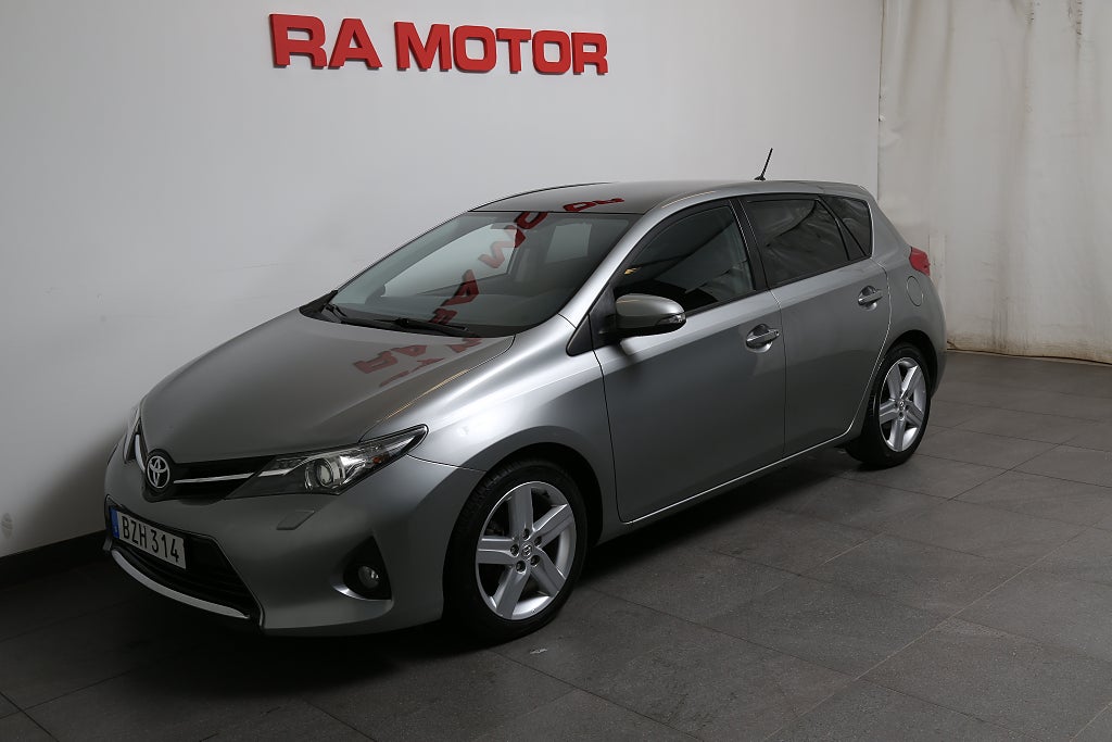 Toyota Auris 1,6 132hk Multidrive S Automat 5D Kamera Panorama 2014