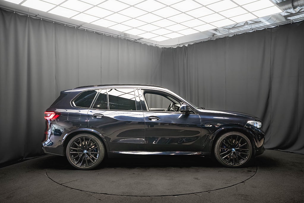 BMW X5 xDrive45e M Sport PANO LASER LUFT 22'' DRAG HUD H/K