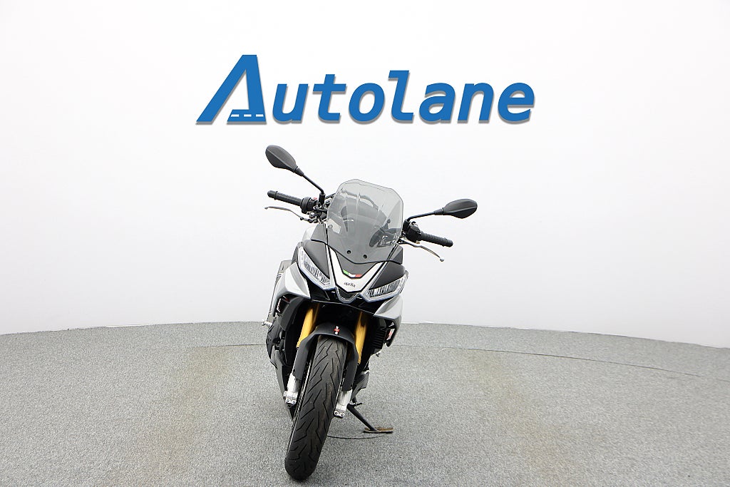 Aprilia Tuono V4 1100 *MIVV Titanium helsystem Quickshifter Öhlins