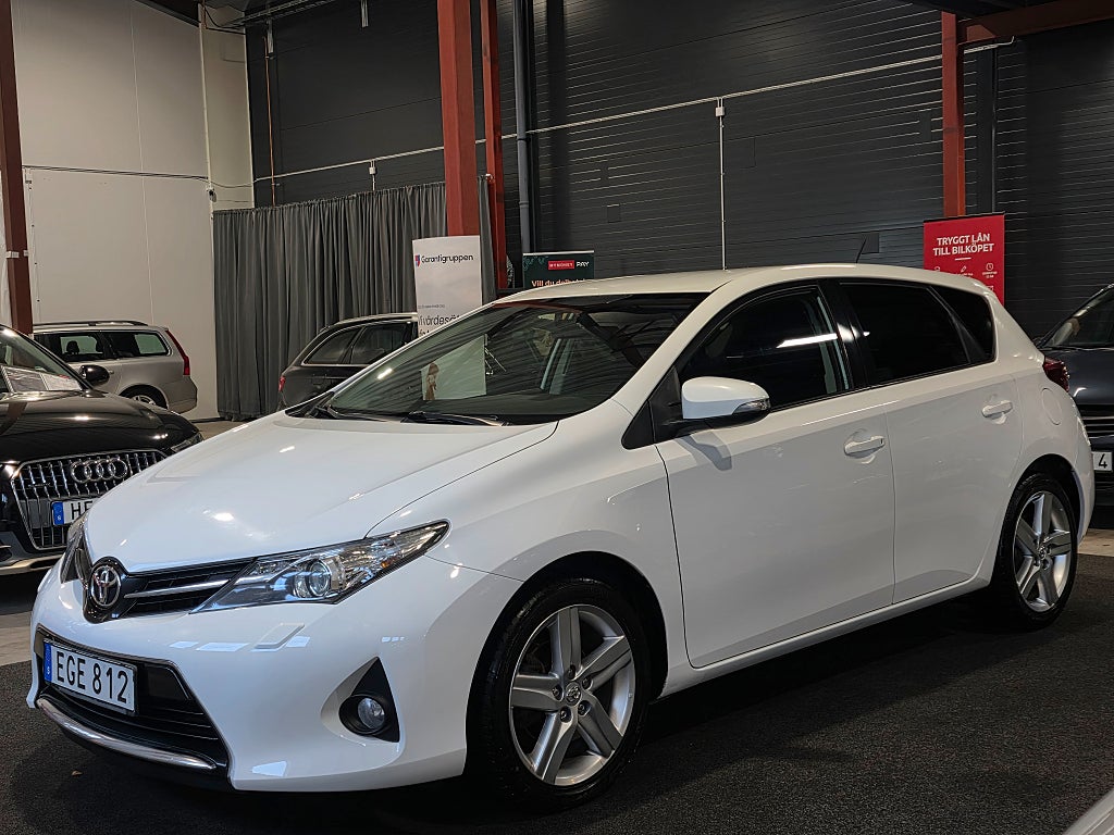 Toyota Auris 1.6 Valvematic Style Euro 5 Ny servad Backkamera Navi 