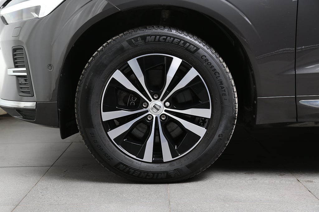 Volvo XC60 Recharge T6 350hk AWD Core Edition Drag Pano Leasbar 2023