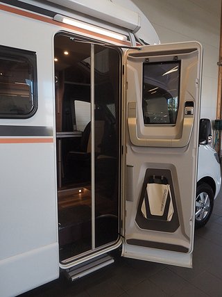 Husbil-halvintegrerad Weinsberg CaraCompact Suite 640 MEG  18 av 21