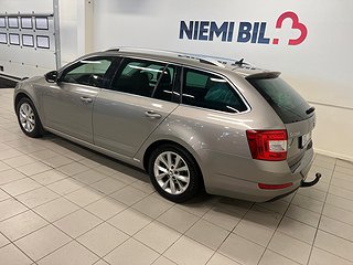 Skoda Octavia Kombi 2.0 4x4 150hk Dvärm Bkam Drag Canton SoV