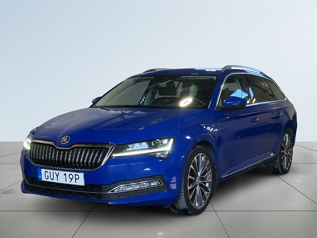 Skoda Superb iV Kombi 1.4 TSI Drag Kamera Skinn Värmare Psens