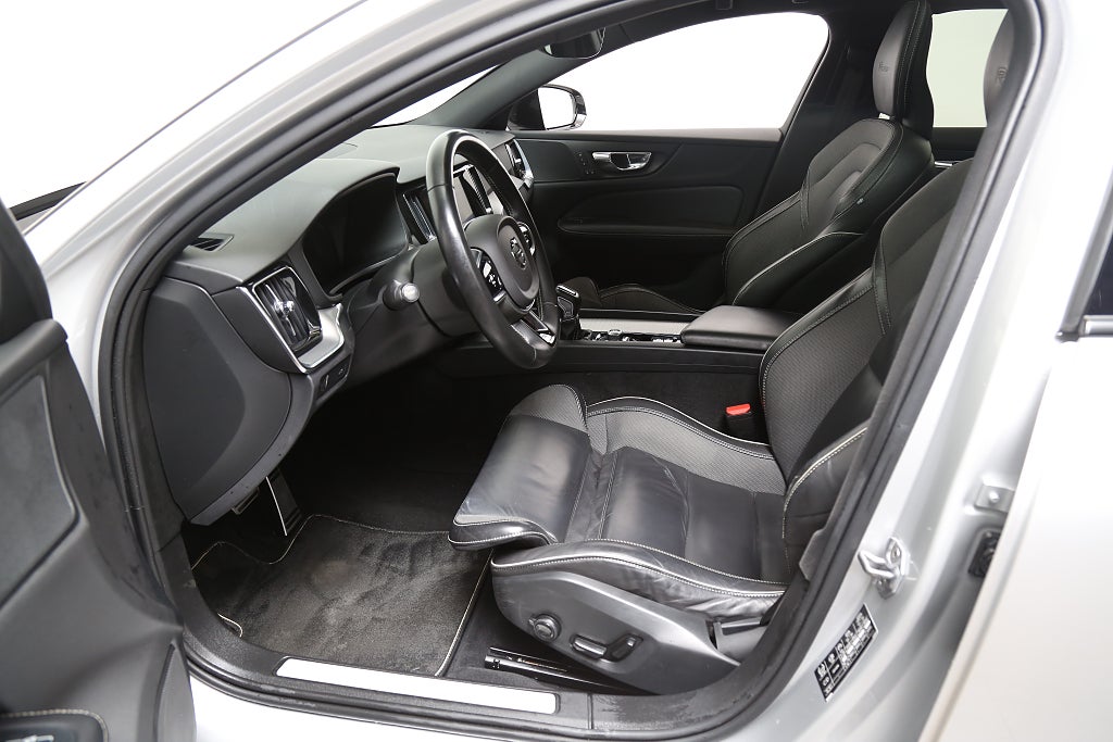 Volvo V60 T5 250hk R-Design Aut 360° Kamera I Head up I Panorama 2019