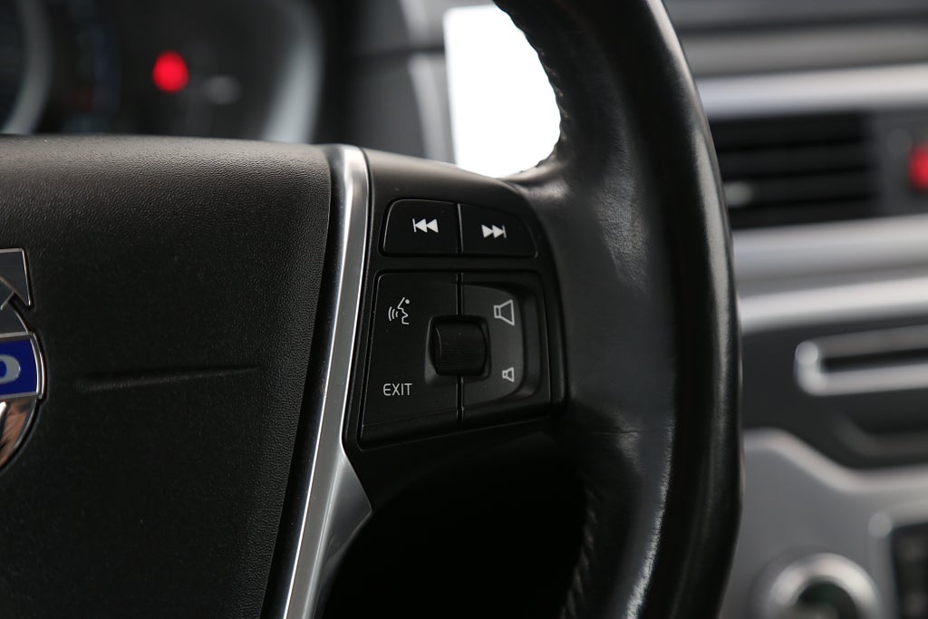 Volvo V70 D4 181hk Momentum BLIS Kamera Motorv VOC Dragkrok 2015