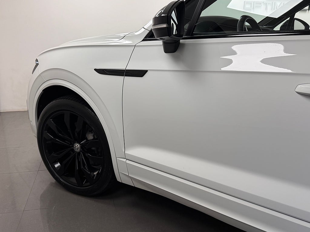 Volkswagen Touareg 2021 - miniatyr 4