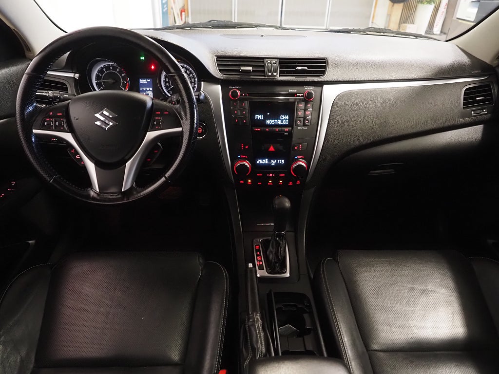 Suzuki Kizashi 2.4 VVT 4WD CVT 178hk | Taklucka | Skinn | 2011